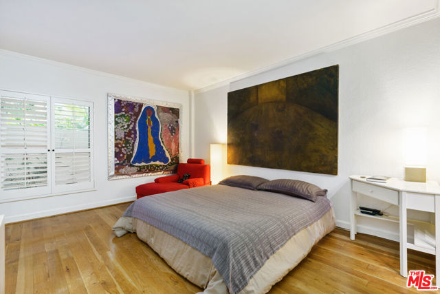 1131 Alta Loma Road, West Hollywood CA: https://media.crmls.org/mediaz/4e99f2ab-8962-4c8f-abae-478ef1a430f0.jpg