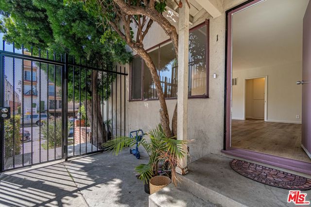 Image 3 for 208 S Mariposa Ave, Los Angeles, CA 90004