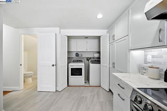 1561 Trimingham Dr, Pleasanton CA: https://media.crmls.org/mediaz/4e9b6ce8-4a2d-4fb7-b9e9-ee8960158a31.jpg