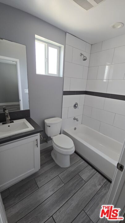 11164 S Figueroa Street, Los Angeles CA: https://media.crmls.org/mediaz/4e9b7c4a-f164-4343-b848-ec856df26a3e.jpg