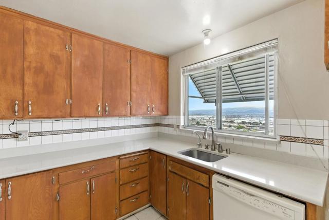 541 Diamond Avenue, South San Francisco CA: https://media.crmls.org/mediaz/4e9c27ad-fc44-475e-a0ee-fc8b6b233bdf.jpg