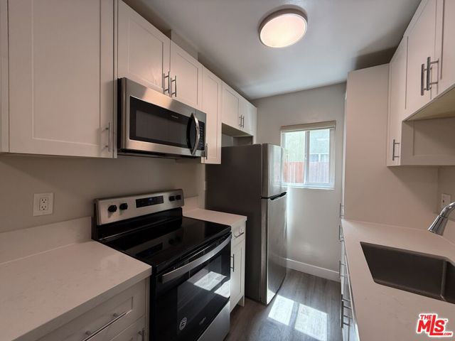 1625 Franklin Street, Santa Monica CA: https://media.crmls.org/mediaz/4e9c3078-c6bb-418f-88b0-7a150d5717e6.jpg