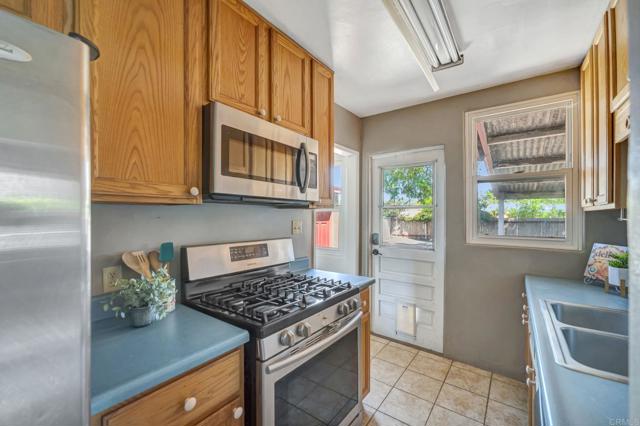 4371 Pomona Avenue, La Mesa CA: https://media.crmls.org/mediaz/4e9cabf3-4ce0-4ea3-b1be-d2c82ba92677.jpg