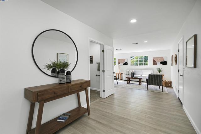 1662 Dorchester Pl, Concord CA: https://media.crmls.org/mediaz/4e9cc33c-20fe-487c-849f-fd86ed85063d.jpg