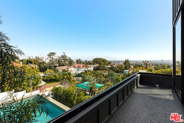 1822 N Vista Street, Los Angeles CA: https://media.crmls.org/mediaz/4e9ce6e9-2add-4d40-8918-5424dd519dae.jpg