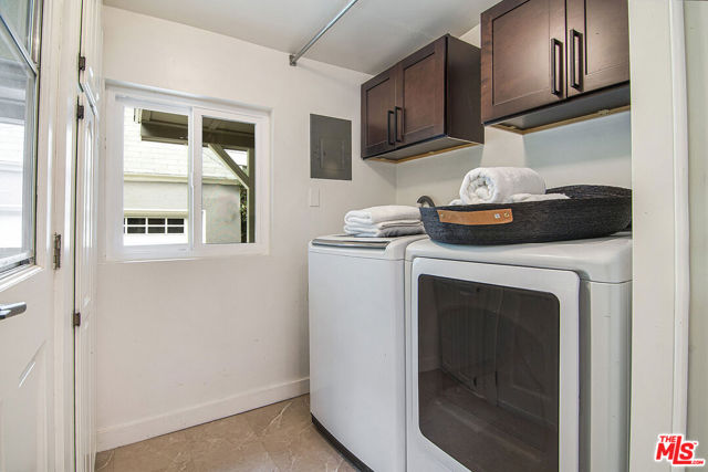 565 N Arden Boulevard, Los Angeles CA: https://media.crmls.org/mediaz/4e9de1ac-28f6-44e8-a0ee-d39fcc5b3693.jpg
