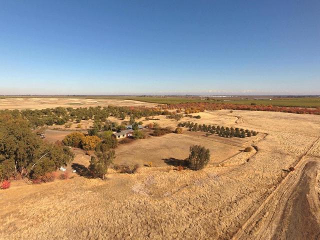 27643 County Road 88, Winters CA: https://media.crmls.org/mediaz/4e9e1da9-ca5e-401e-942a-971367694c85.jpg