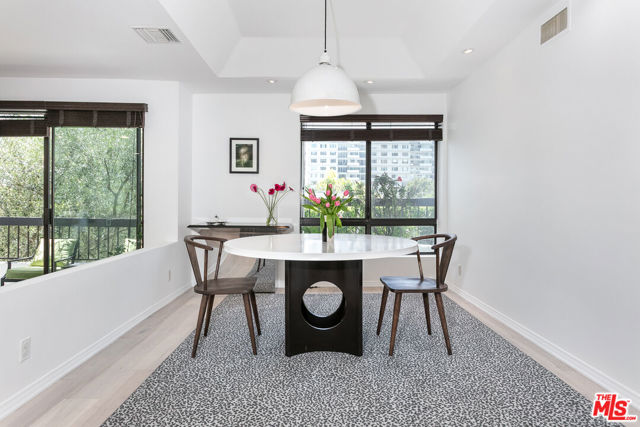 9033 Vista Grande Street, West Hollywood CA: https://media.crmls.org/mediaz/4e9e468c-faff-4846-b3bf-0f443b78addb.jpg