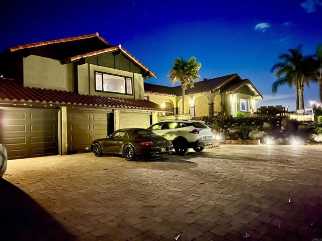 2073 Elevado Rd, Vista CA: https://media.crmls.org/mediaz/4e9e88f2-ee41-4f09-ad27-113750d8315d.jpg