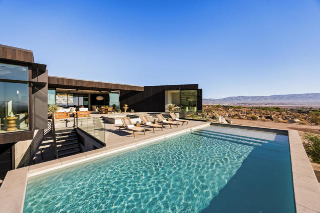 2085 Desert Flower Court, Palm Springs CA: https://media.crmls.org/mediaz/4e9e99c2-2996-4fe0-a83f-a49a50911295.jpg