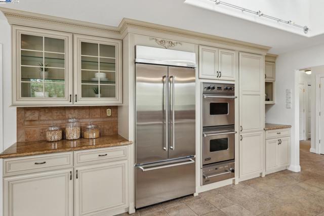 375 Montecillo Dr, Walnut Creek CA: https://media.crmls.org/mediaz/4e9ea82f-0227-4a92-a57f-433b105b30b9.jpg