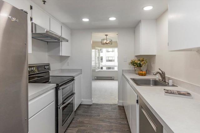 410 Sheridan Avenue, Palo Alto CA: https://media.crmls.org/mediaz/4e9f465a-34a6-4c1c-96c9-f787c5ef3d7a.jpg