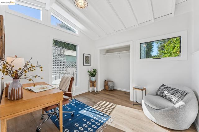 350 Henry St, Oakland CA: https://media.crmls.org/mediaz/4e9f6dca-e468-4365-b465-5cb22c9214d2.jpg