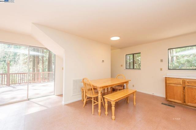 121 Mountain Aire Ln, Trinity Center CA: https://media.crmls.org/mediaz/4e9fbd83-d7b6-4649-b05f-a29b574b8182.jpg