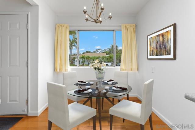 709 Sunflower St, Encinitas CA: https://media.crmls.org/mediaz/4ea0064f-ce95-47b7-8bd1-b3e6e60660e2.jpg