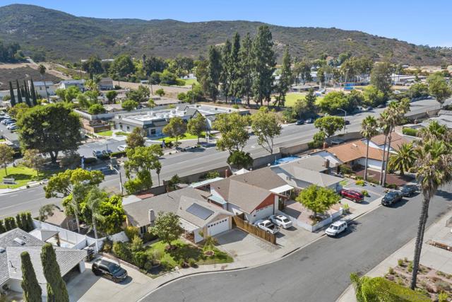 13250 Powers Ct, Poway CA: https://media.crmls.org/mediaz/4ea04d45-b3ea-4298-bb8d-cc657408b34a.jpg