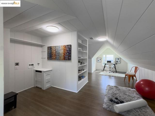 479 Kentucky Ave, Berkeley CA: https://media.crmls.org/mediaz/4ea0ea21-130f-4e44-bb95-0041ea37d4ef.jpg