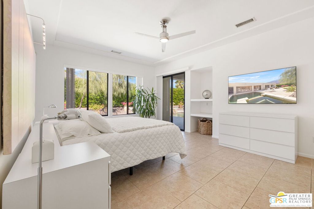 MLS #25601563PS image #25