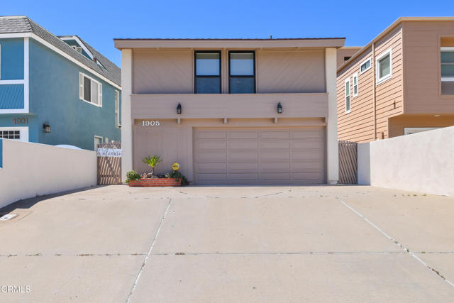 1905 Ocean Drive, Oxnard CA: https://media.crmls.org/mediaz/4ea1a06a-6d80-4c36-a36e-9b1ac716dac1.jpg