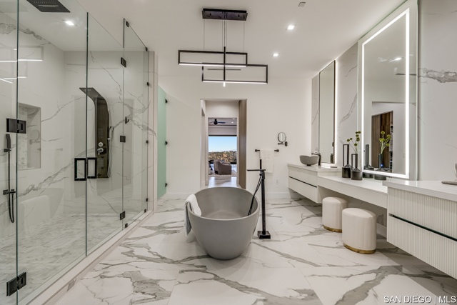 18386 Avenida Apice, Rancho Santa Fe CA: https://media.crmls.org/mediaz/4ea1a133-e2fa-4e19-a1df-a9bf384a0006.jpg
