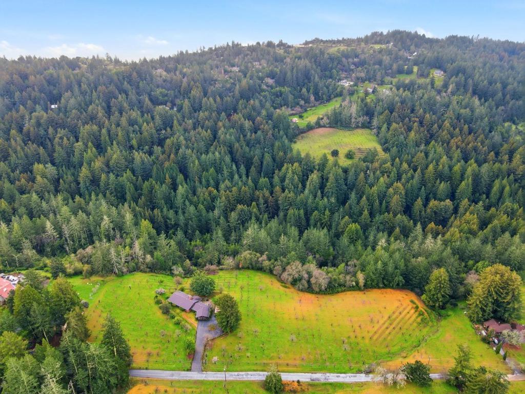 https://media.crmls.org/mediaz/4ea20021-4fc7-4572-bd0c-e5e2b60ba37a.jpg?preset=X-Large