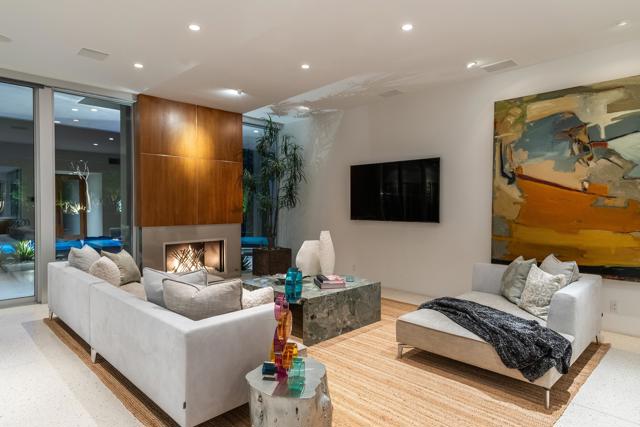 633 N Belardo Road, Palm Springs CA: https://media.crmls.org/mediaz/4ea29301-d58e-4d26-86f6-5c467130057a.jpg