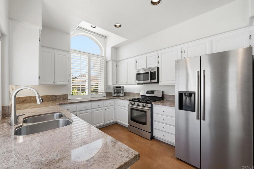 4950 Lerkas Way - photo 3