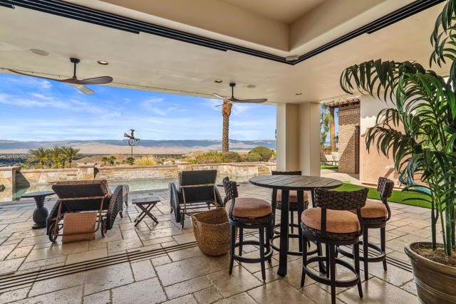 31 Hillcrest Drive, Rancho Mirage CA: https://media.crmls.org/mediaz/4ea348b9-275d-49d8-bc4f-5e9b0611b7fc.jpg