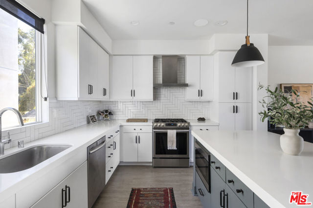 1417 N Lincoln Lane, Los Angeles CA: https://media.crmls.org/mediaz/4ea3903b-7d71-47fe-b2d4-32efdbcd9d39.jpg