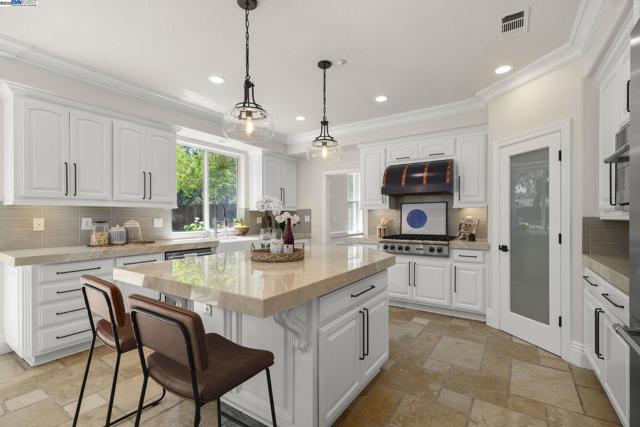 86 Candleston Place, Alamo CA: https://media.crmls.org/mediaz/4ea3ce6f-4807-4234-95d2-b180171a2d41.jpg