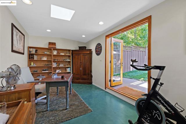 1047 Ranleigh Way, Piedmont CA: https://media.crmls.org/mediaz/4ea510e0-6cf1-4abe-afb8-0365237b4005.jpg