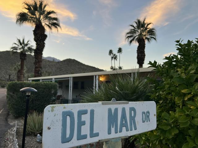 257 Del Mar, Palm Springs CA: https://media.crmls.org/mediaz/4ea5e7da-3545-43de-9fa2-298552ed11de.jpg