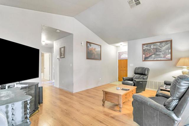 9124 Connell Court, Gilroy CA: https://media.crmls.org/mediaz/4ea6262b-8df3-4153-9cda-314964fd12fc.jpg