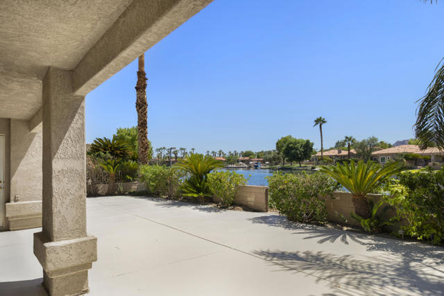 48509 ViA Encanto, La Quinta CA: https://media.crmls.org/mediaz/4ea6c3f3-459c-4bed-80eb-d3213b454378.jpg