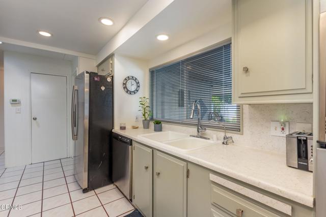 Detail Gallery Image 11 of 42 For 17 Tahquitz Ct #216,  Camarillo,  CA 93012 - 2 Beds | 2 Baths