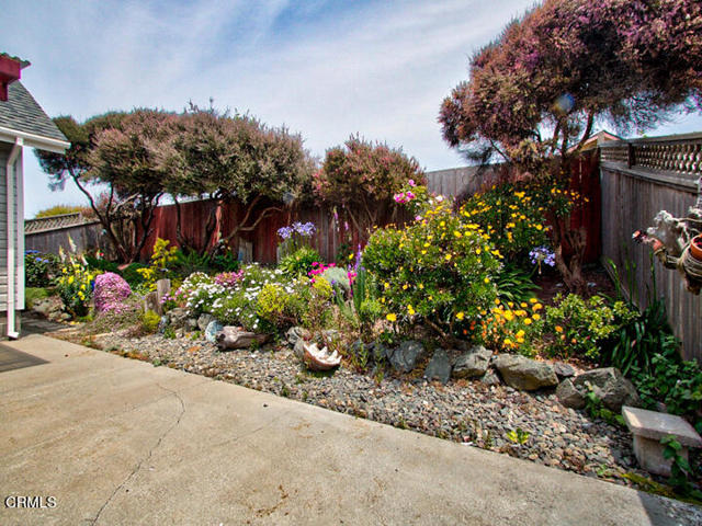 924 Glass Beach Drive, Fort Bragg CA: https://media.crmls.org/mediaz/4ea6de2f-33a9-42d0-a6b1-a1fc87e21c3e.jpg