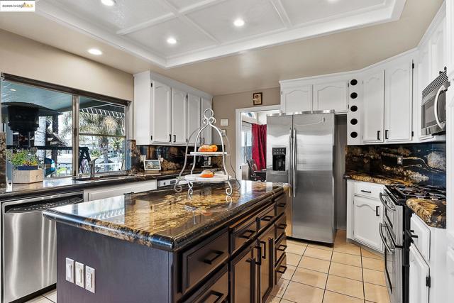 5090 Double Point Way, Discovery Bay CA: https://media.crmls.org/mediaz/4ea6e7c0-5581-4157-9ec6-a33dd8776f36.jpg