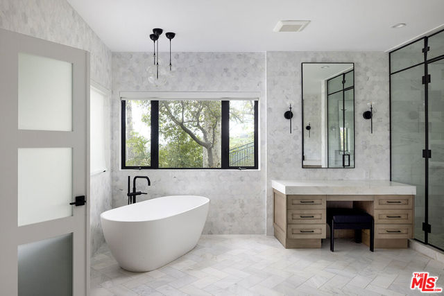 28902 Verde Mesa Lane, Malibu CA: https://media.crmls.org/mediaz/4ea70aee-fbf6-40fe-9ee3-b17f4f309074.jpg