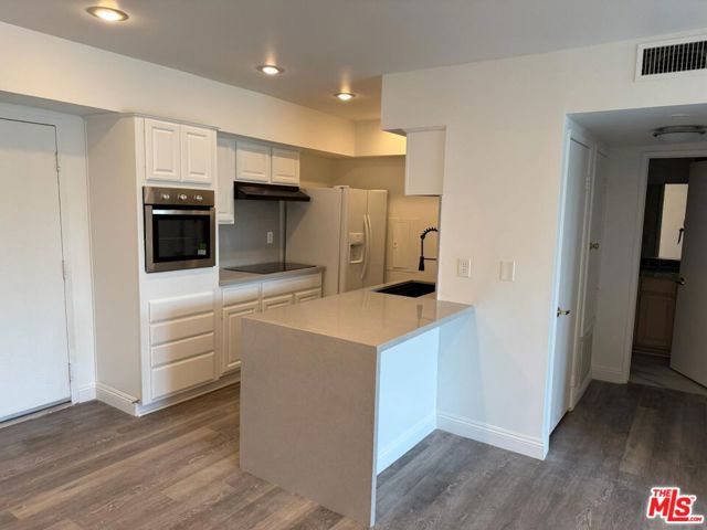 1351 N Crescent Heights Boulevard, West Hollywood CA: https://media.crmls.org/mediaz/4ea71824-4152-4aa3-8f58-d88026bcfb10.jpg