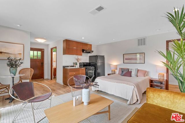 1409 Waterloo Street, Los Angeles CA: https://media.crmls.org/mediaz/4ea7a504-a396-4df8-897e-73938e6c6bde.jpg