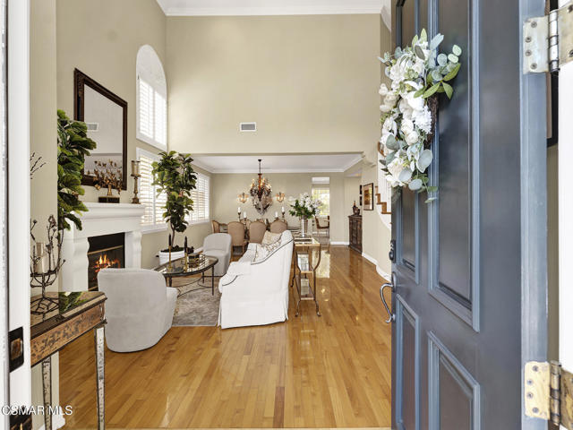 3865 Briar Ridge Court, Newbury Park CA: https://media.crmls.org/mediaz/4ea80971-a529-4889-bfed-237b39659a66.jpg