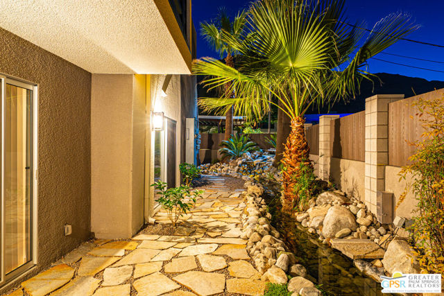 588 E San Lorenzo Road, Palm Springs CA: https://media.crmls.org/mediaz/4ea8722f-c0a1-4d55-9b12-8185b267ea35.jpg
