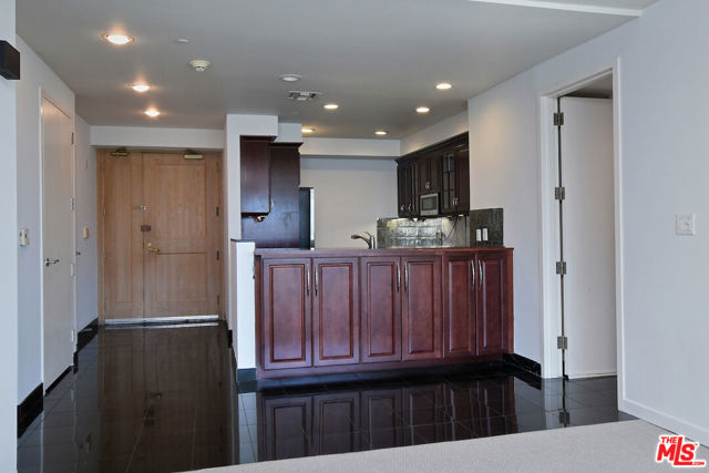 10520 Wilshire Boulevard, Los Angeles CA: https://media.crmls.org/mediaz/4ea8a27d-d58c-4530-a7b5-3e6aec3af9cf.jpg
