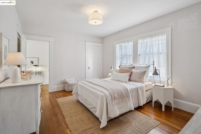 5429 Belgrave Pl., Oakland CA: https://media.crmls.org/mediaz/4ea8eb3d-5f95-414a-af55-b6a5be345b40.jpg