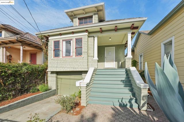 2002 Chestnut St, Oakland CA: https://media.crmls.org/mediaz/4ea92818-fda0-4f07-b549-26770c7a8c50.jpg