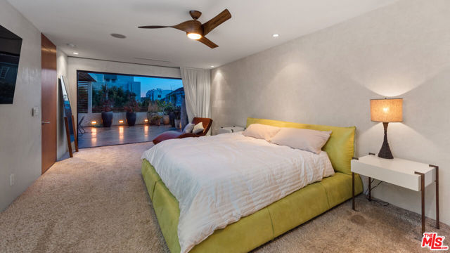 4616 Roma Court, Marina del Rey CA: https://media.crmls.org/mediaz/4ea92d2a-57b9-4447-94c4-48f2101e5c85.jpg