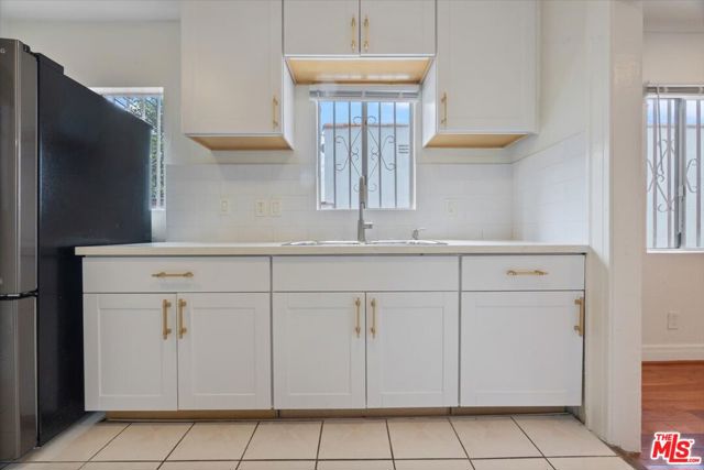 2840 S Mansfield Avenue, Los Angeles CA: https://media.crmls.org/mediaz/4ea975d1-91bd-447c-bed6-65783b6cd9ef.jpg