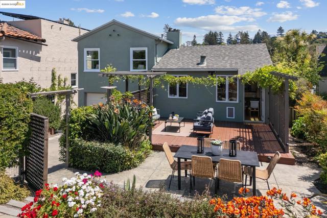 131 Sonia St, Oakland CA: https://media.crmls.org/mediaz/4ea9779d-0341-4941-84d2-1ace16a81cc5.jpg