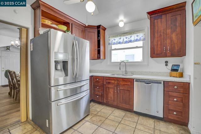 2014 109Th Ave, Oakland CA: https://media.crmls.org/mediaz/4ea9864c-6f91-4e24-8e5c-f5c4782cbe8e.jpg