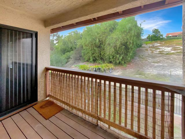 12059 Alta Carmel Ct, San Diego CA: https://media.crmls.org/mediaz/4ea9e9a6-f11b-4feb-bce4-190410ddd6f6.jpg